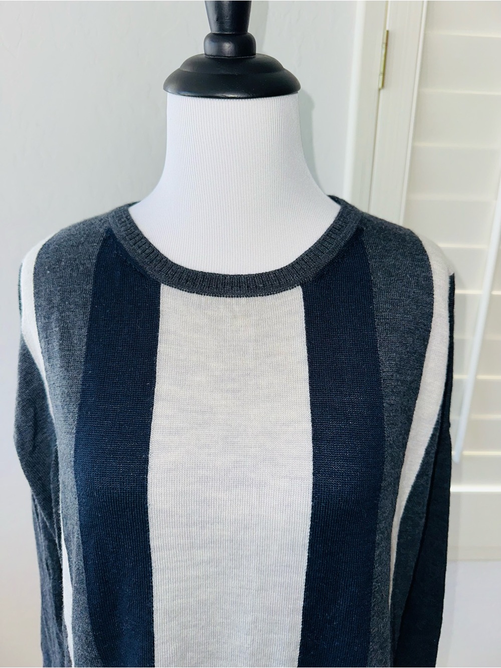 525 AMERICA Sz M~ VERTICAL STRIPE WOMEN’S MERINO WOOL OVERSIZED CREWNECK SWEATER
